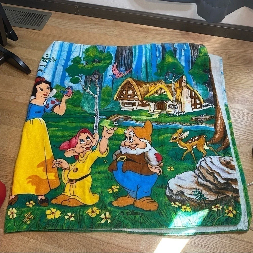 Disney Snow White Seven Dwarves Rare Vintage Beach Towel Bright Colorful